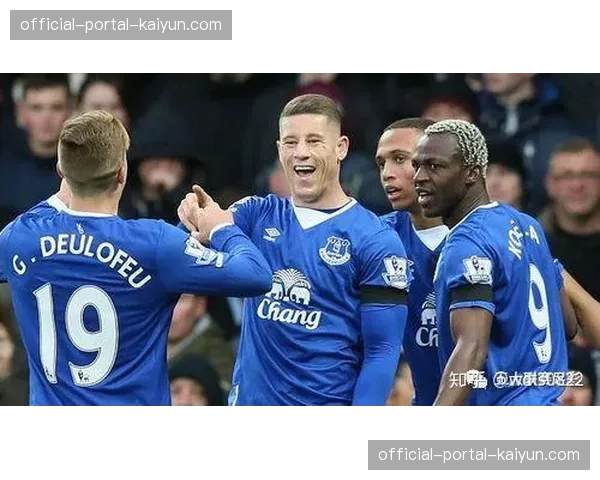 西汉姆联对阵狼队，双方为欧战资格展开激烈争夺